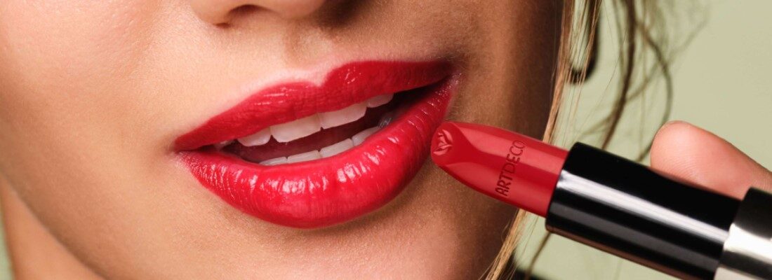 The Art Of Lipstick Application (Banner)